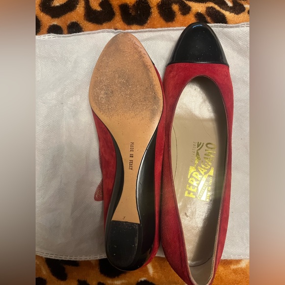 Red suede with black tip Ferragamo flats size 6 - Picture 3 of 4